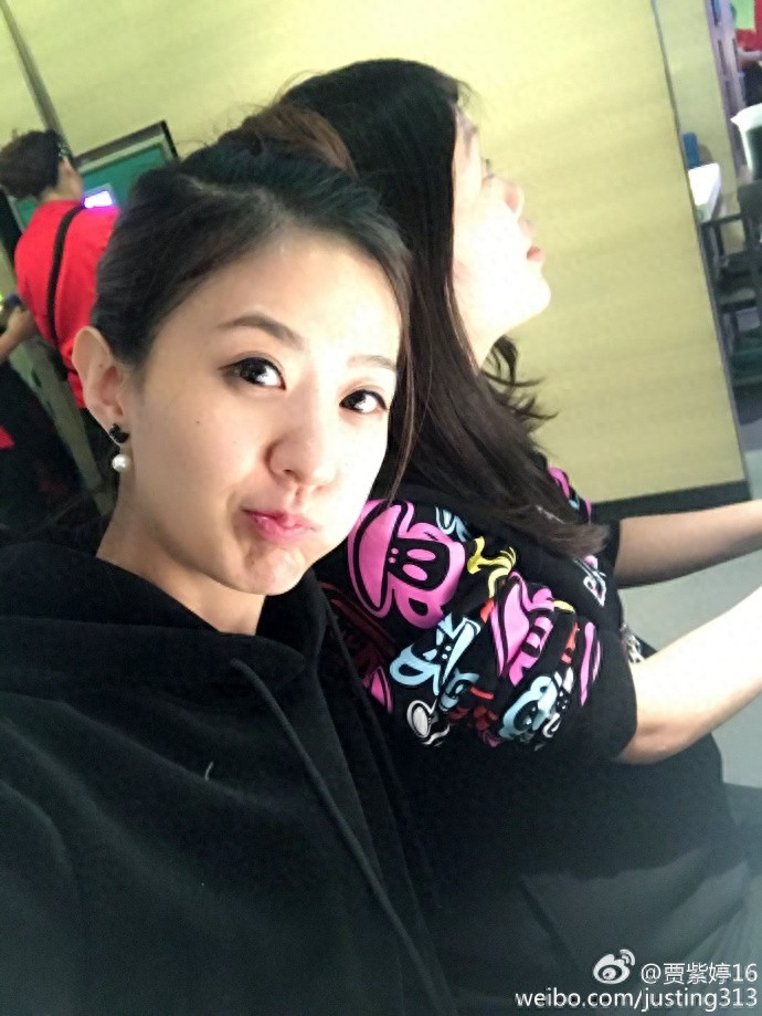 江苏苏宁贾紫婷,中超最美女记者!花容月貌,靡颜腻理!