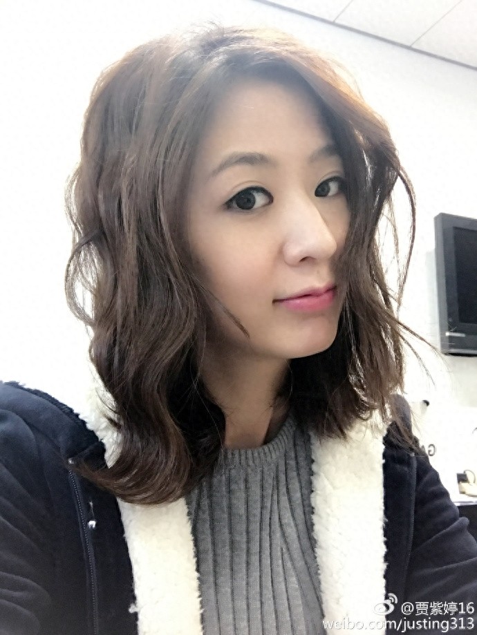 江苏苏宁贾紫婷,中超最美女记者!花容月貌,靡颜腻理!