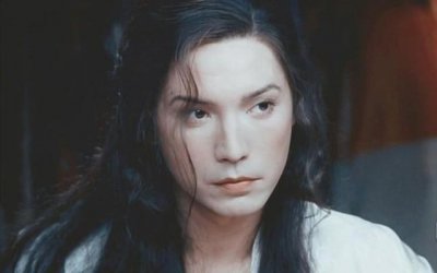 ​《蝴蝶君》尊龙演绎风华绝代的“蝴蝶夫人”，其实他是一只蜻蜓