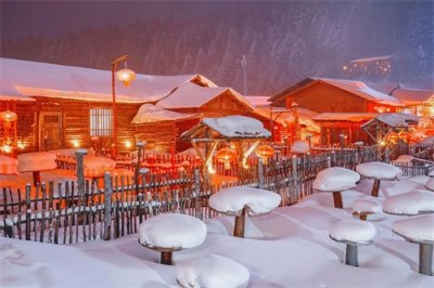 ​雪乡旅行风波:“酒店拒退房费引发网友热议！”