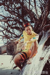 ​张宁江曝海岛写真  熟男气质荷尔蒙溢屏