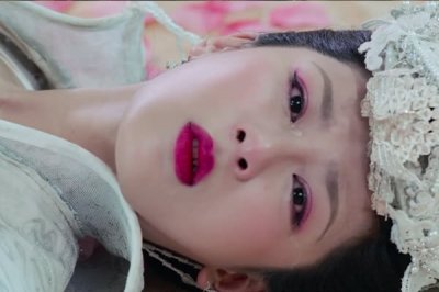 ​邓伦《香蜜》原版定妆照：发型更显瘦，战袍别具风情，你爱哪个？