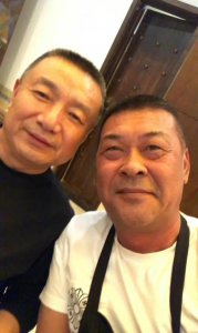 演员侯传杲：娶普通妻子，24年婚姻育有一女，如今终获圆满幸福