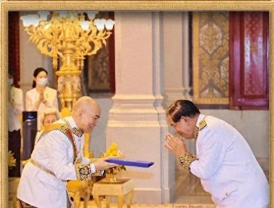 ​柬埔寨官员那么多，只有夏卡武王子跪拜西哈莫尼国王！原因何在？