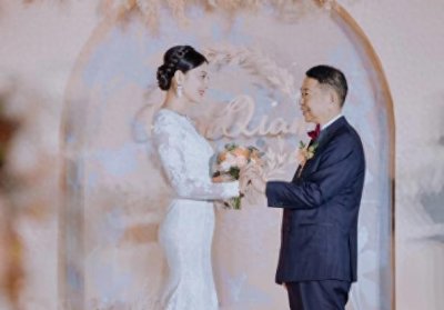 ​只看到68岁“中国金王”娶嫩妻？他背后4700亿帝国，才叫真传奇！