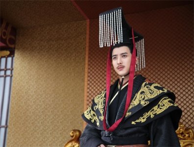 ​北周武帝宇文邕，隐忍当了12年傀儡皇帝，杀死权臣，奋发有为