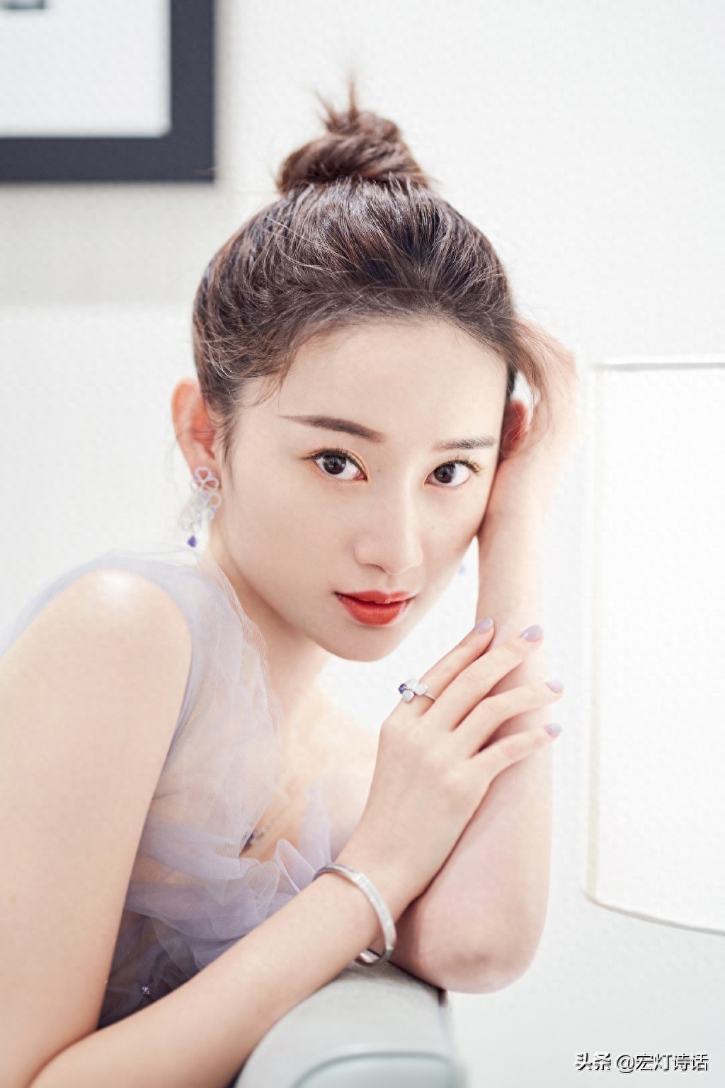 郭晓婷，上海人，新生代，凭借宫廷剧《步步惊心》获得关注