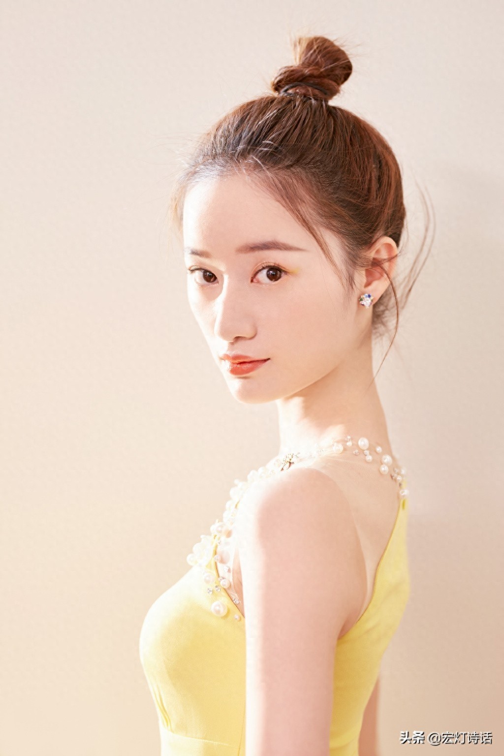 郭晓婷，上海人，新生代，凭借宫廷剧《步步惊心》获得关注