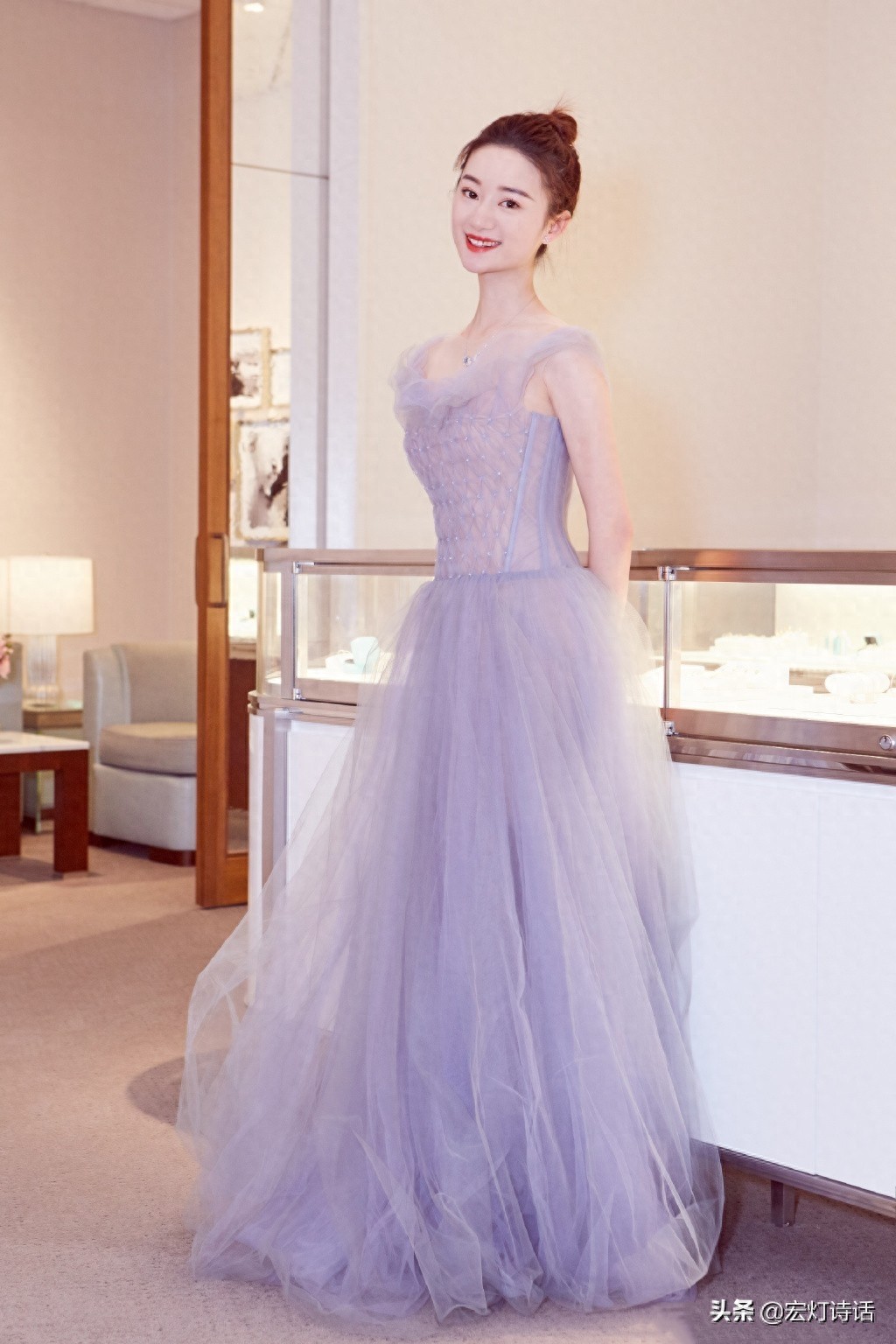 郭晓婷，上海人，新生代，凭借宫廷剧《步步惊心》获得关注