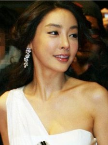 ​09年，韩星张紫妍家中自尽，留下230页遗书，揭露韩国财阀真面目