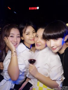 ​马苏晒与刘涛谭晶夕又米合照 马漂亮酒喝多了卖萌 脸最红