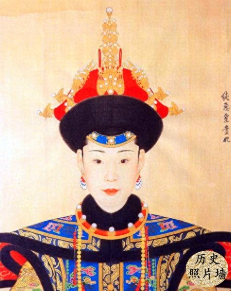 乾隆皇帝与嫔妃们的真实画像：图2是富察皇后，图4是魏璎珞原型