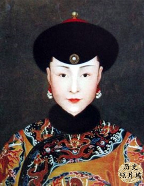 乾隆皇帝与嫔妃们的真实画像：图2是富察皇后，图4是魏璎珞原型