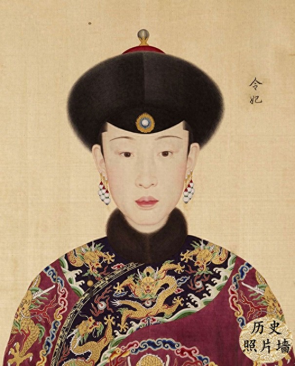 乾隆皇帝与嫔妃们的真实画像：图2是富察皇后，图4是魏璎珞原型