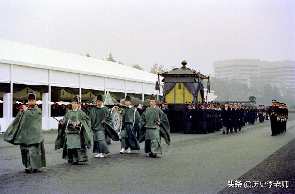 10张老照片直击裕仁天皇：图5《终战诏书》原件，图9皇帝规格葬礼