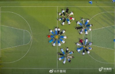 ​最美毕业照来啦！又是一年毕业季 中学生拍创意毕业照