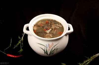 ​教你做茶树菇老鸭汤，口感鲜美，营养丰富，适合冬季进补的靓汤