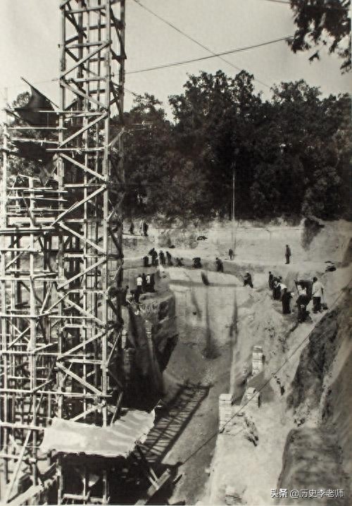 老照片再现定陵发掘：图6提取皇冠，图9万历皇帝的遗骸姿势很怪异