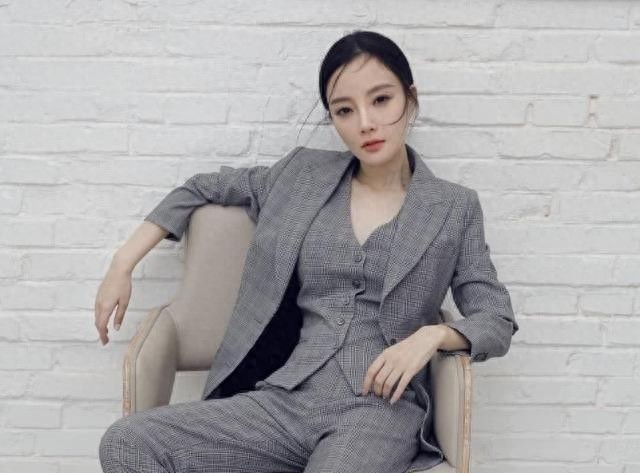 李小璐：一个巨星的陨落，一代女神跌落神坛