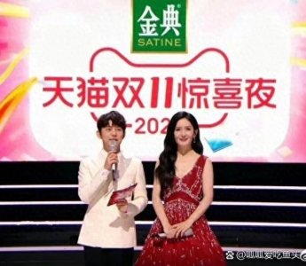 ​谢娜、何炅久违同框主持晚会 ，二人满脸笑意互动频频