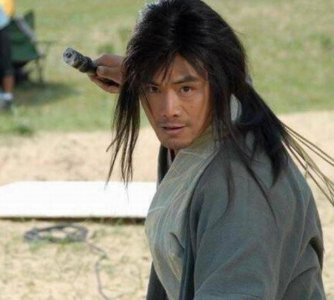 ​《笑傲江湖》开拍10天，邵兵被赶出剧组，张纪中：我恨不得扇他