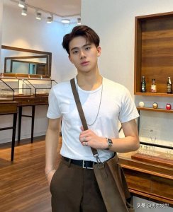 ​男生剪发不要只会“稍微剪短”，这3款发型清爽阳光，更帅气