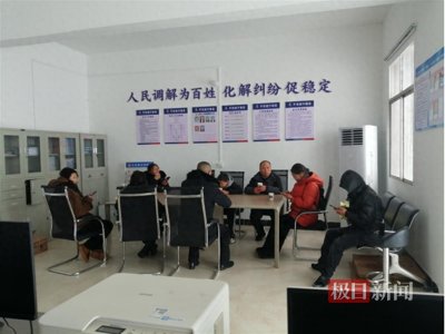 ​吃碗肉丝面吧！雪中受困群众被湖北赤壁村民热情款待