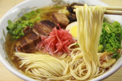 ​大厨教你做拉面，做法简单易学，面筋软香利口