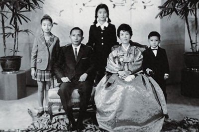 ​朴槿惠曾差点嫁给了安倍晋三，妹妹朴槿令也差点嫁给了安倍的弟弟