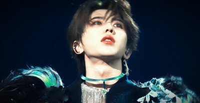 ​蔡徐坤小时候照片与现在对比，之前被喷整容，看完全等比例长大