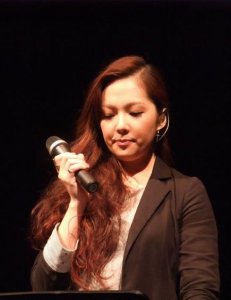 ​街灯晚餐，跟喜欢的人在一起，吃街边小吃也开心