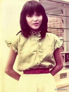 ​郑裕玲：演艺界的传奇女神