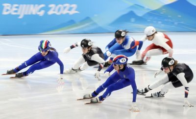 ​短道速滑女子3000米接力，中国队获得铜牌