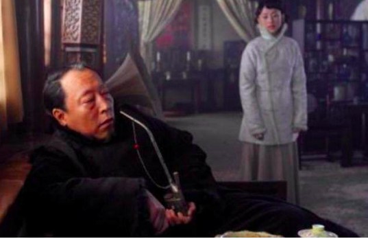 倪大红是倪萍表妹夫！还是吴京好友，曾因长的丑艺考3次被拒