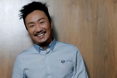 ​郑中基个人资料（港圈太子爷郑中基，父亲郑东汉来头不小，感情史很丰富）