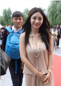 ​柳岩的奶多大（性感柳岩袒胸露乳的背后隐情)