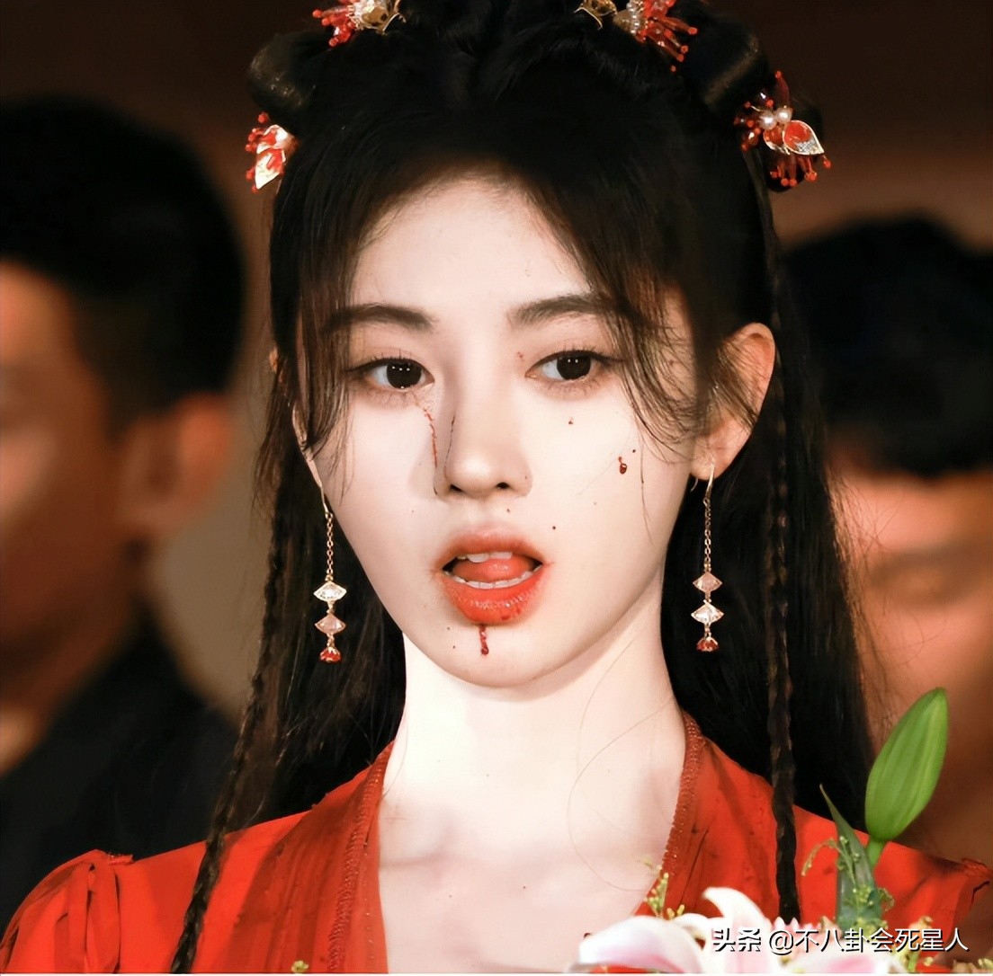 鞠婧8大不变妆容吐血不敢弄半永久妆，守丧也是浓妆涂红唇。