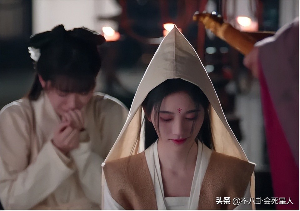 鞠婧8大不变妆容吐血不敢弄半永久妆，守丧也是浓妆涂红唇。