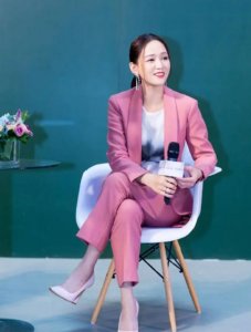 ​陈乔恩公布婚讯，闪婚小自己9岁男友，姐弟恋的甜蜜多到数不过来