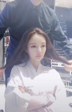 李小璐做头发事件是怎么回事(做头发事件经过来龙去脉)插图