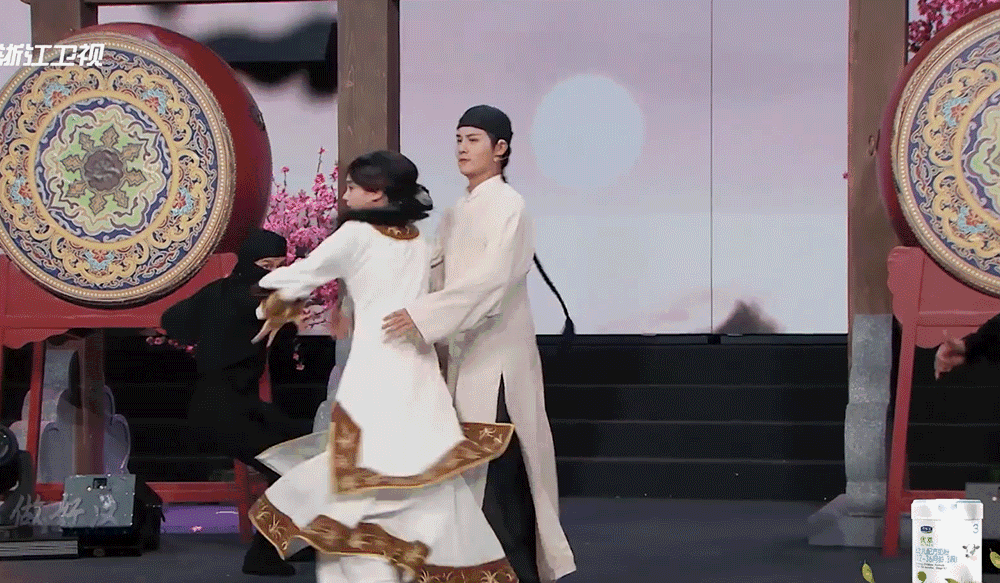 李一桐，这个自嘲体寒的演员终于大火了！