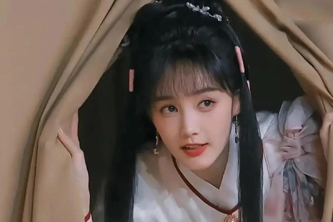 李一桐，这个自嘲体寒的演员终于大火了！