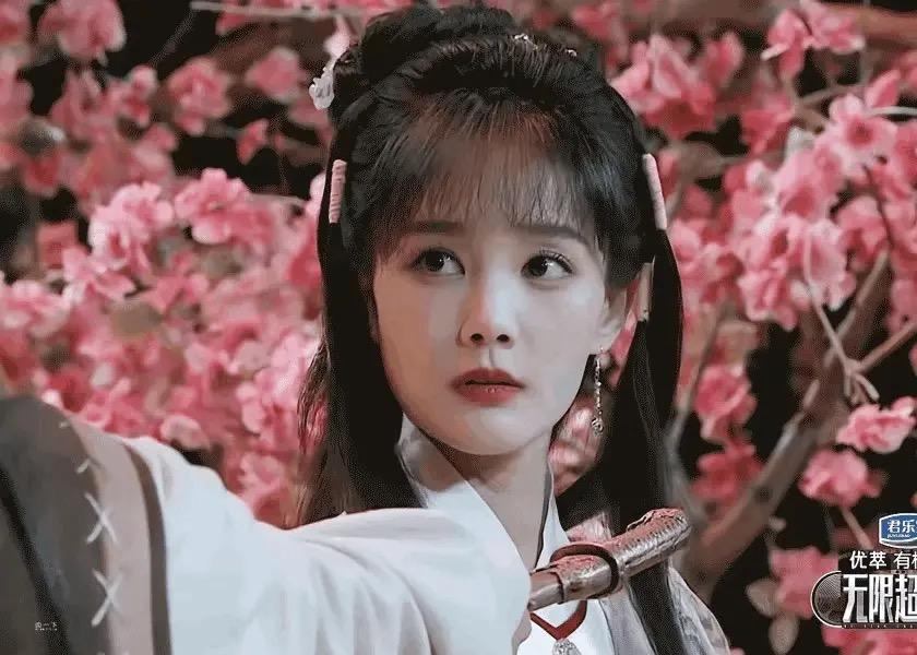 李一桐，这个自嘲体寒的演员终于大火了！