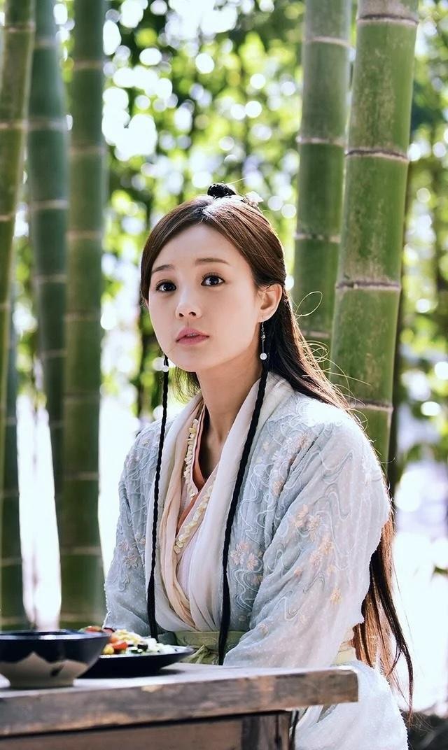 李一桐，这个自嘲体寒的演员终于大火了！