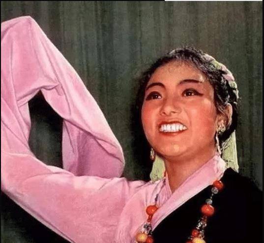 韩红因疫情工作减肥40斤，坦言不想生孩子的原因？