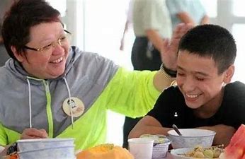 韩红因疫情工作减肥40斤，坦言不想生孩子的原因？