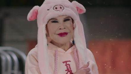 四大女星大方承认整容（娱乐圈这8位女星被整容毁掉）(20)