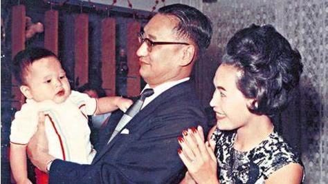 四大女星大方承认整容（娱乐圈这8位女星被整容毁掉）(16)