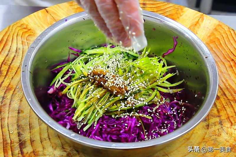 紫甘蓝怎样做才好吃（凉拌紫甘蓝，到底用不用焯水？）