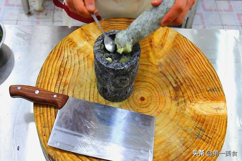 紫甘蓝怎样做才好吃（凉拌紫甘蓝，到底用不用焯水？）